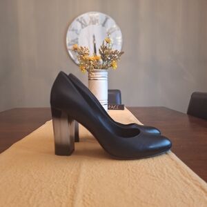Donald J. Pliner Black Heels